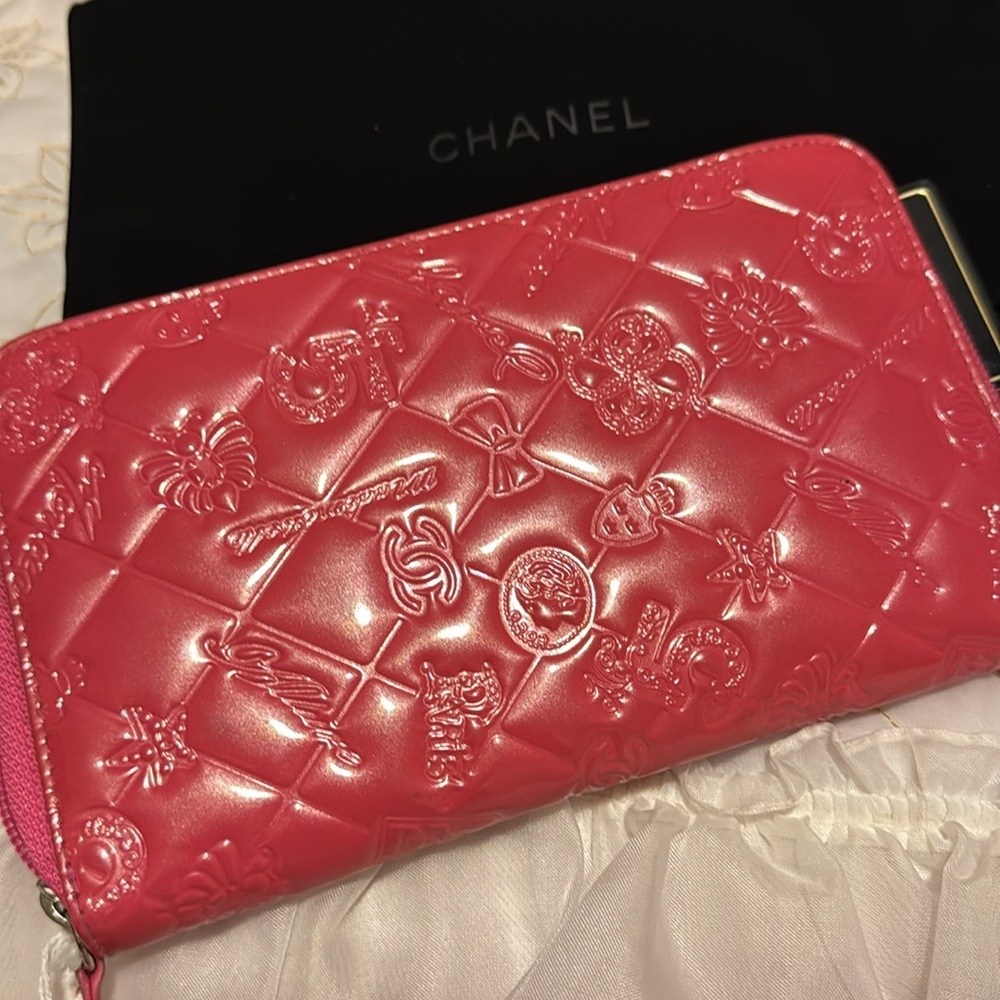 81720 Chanel Pink Patent Lucky Symbols Zip Around Wide Long Wallet/Organizer. - Picture 2 of 7